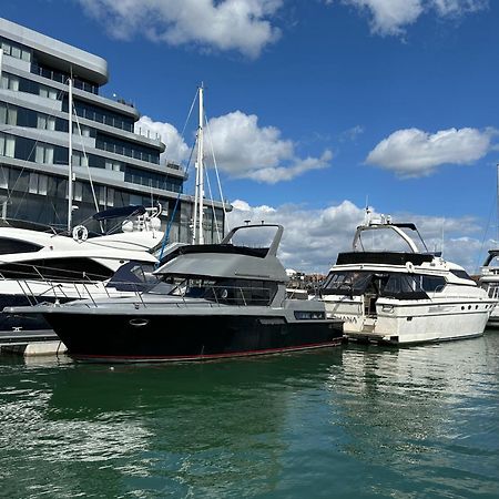 Yacht "X" - 44 Foot Modern Yacht On 5 Star Ocean Village Marina - Minutes Away From City Centre And Cruise Terminals, Free Parking ,Spa Package Available! Southampton Esterno foto