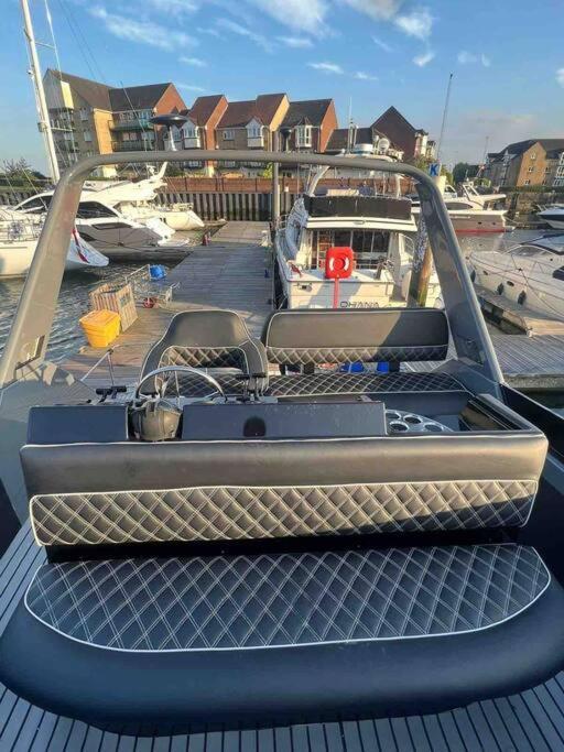 Yacht "X" - 44 Foot Modern Yacht On 5 Star Ocean Village Marina - Minutes Away From City Centre And Cruise Terminals, Free Parking ,Spa Package Available! Southampton Esterno foto