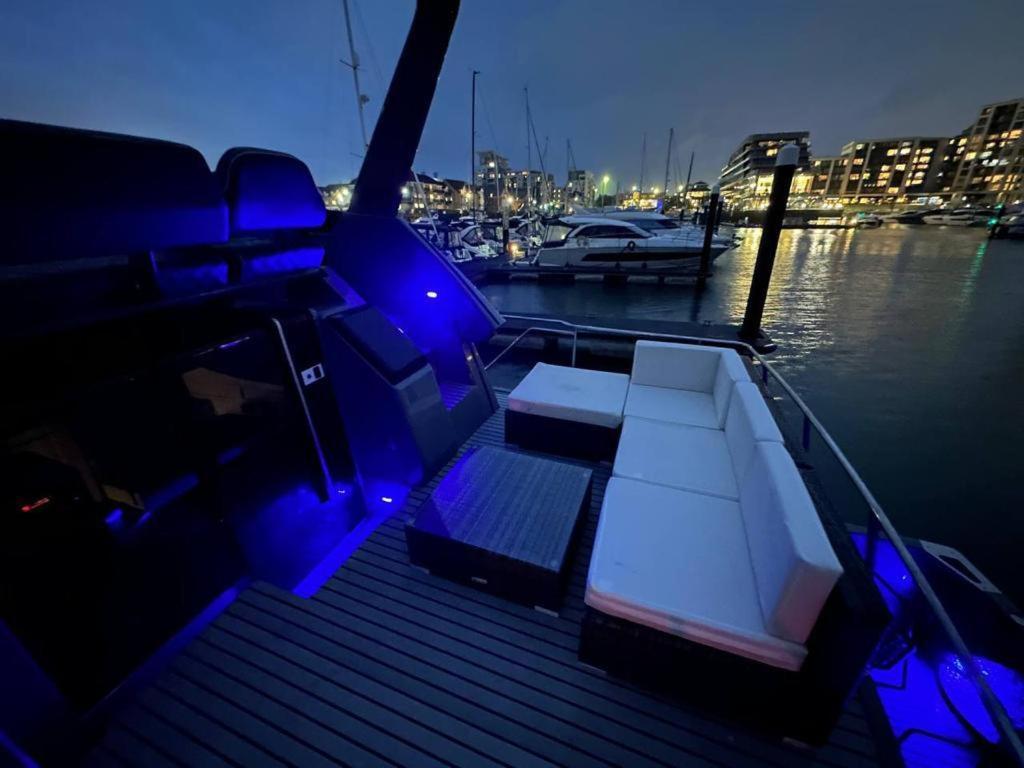 Yacht "X" - 44 Foot Modern Yacht On 5 Star Ocean Village Marina - Minutes Away From City Centre And Cruise Terminals, Free Parking ,Spa Package Available! Southampton Esterno foto
