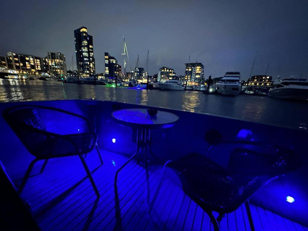 Yacht "X" - 44 Foot Modern Yacht On 5 Star Ocean Village Marina - Minutes Away From City Centre And Cruise Terminals, Free Parking ,Spa Package Available! Southampton Esterno foto