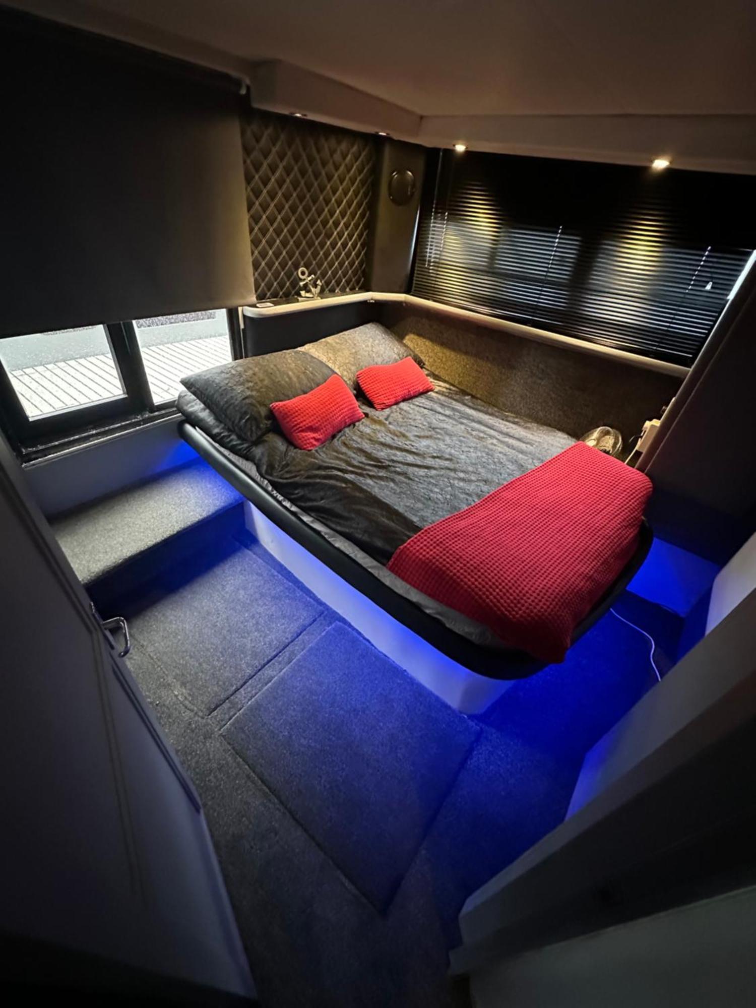 Yacht "X" - 44 Foot Modern Yacht On 5 Star Ocean Village Marina - Minutes Away From City Centre And Cruise Terminals, Free Parking ,Spa Package Available! Southampton Esterno foto