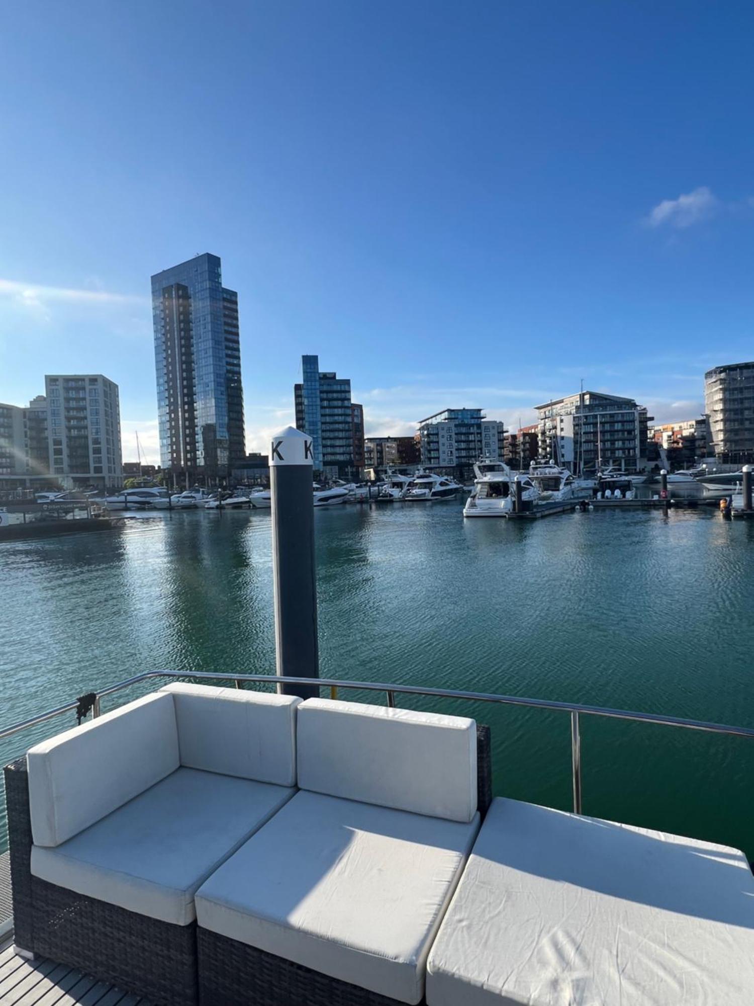 Yacht "X" - 44 Foot Modern Yacht On 5 Star Ocean Village Marina - Minutes Away From City Centre And Cruise Terminals, Free Parking ,Spa Package Available! Southampton Esterno foto