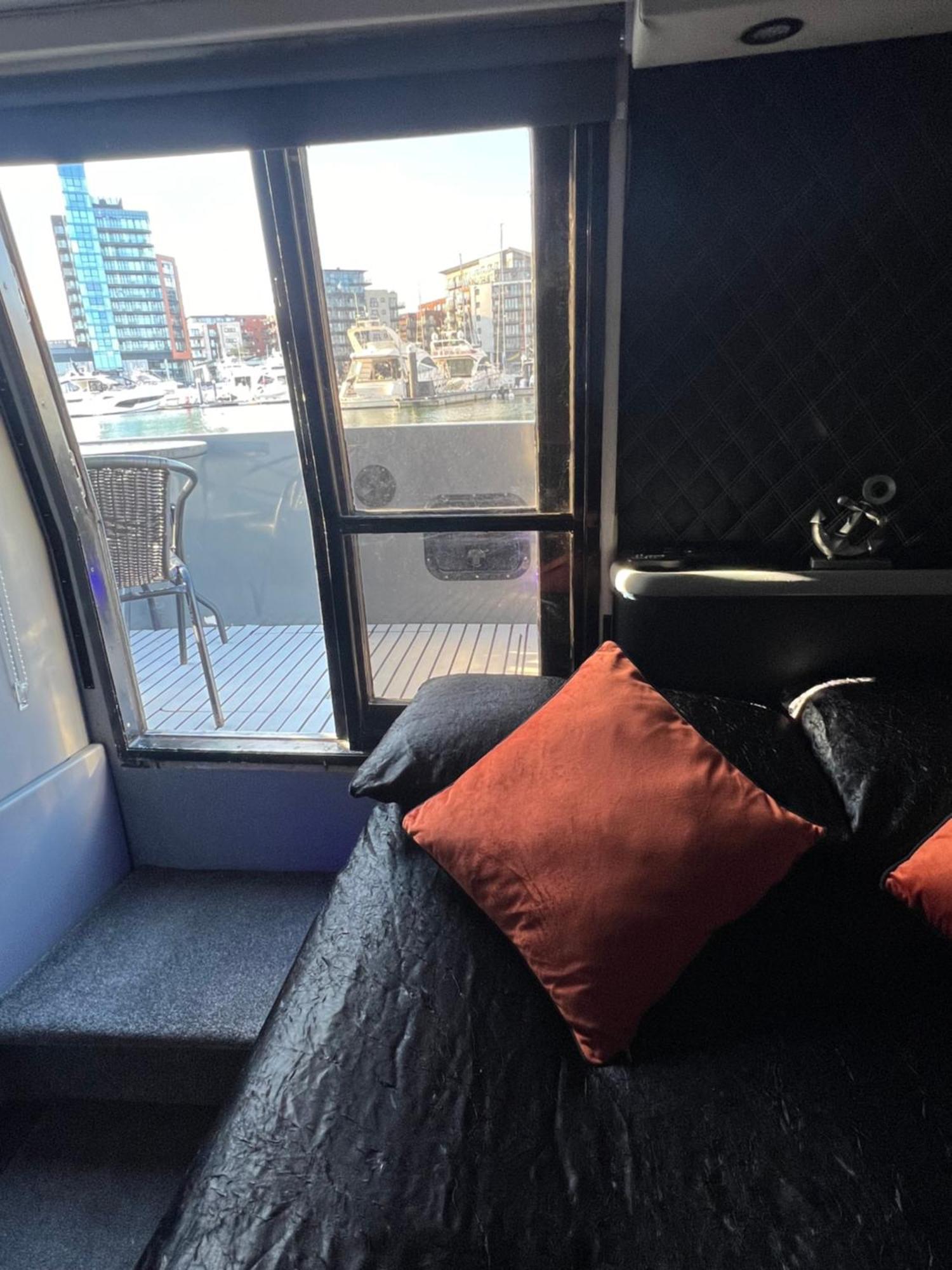 Yacht "X" - 44 Foot Modern Yacht On 5 Star Ocean Village Marina - Minutes Away From City Centre And Cruise Terminals, Free Parking ,Spa Package Available! Southampton Esterno foto