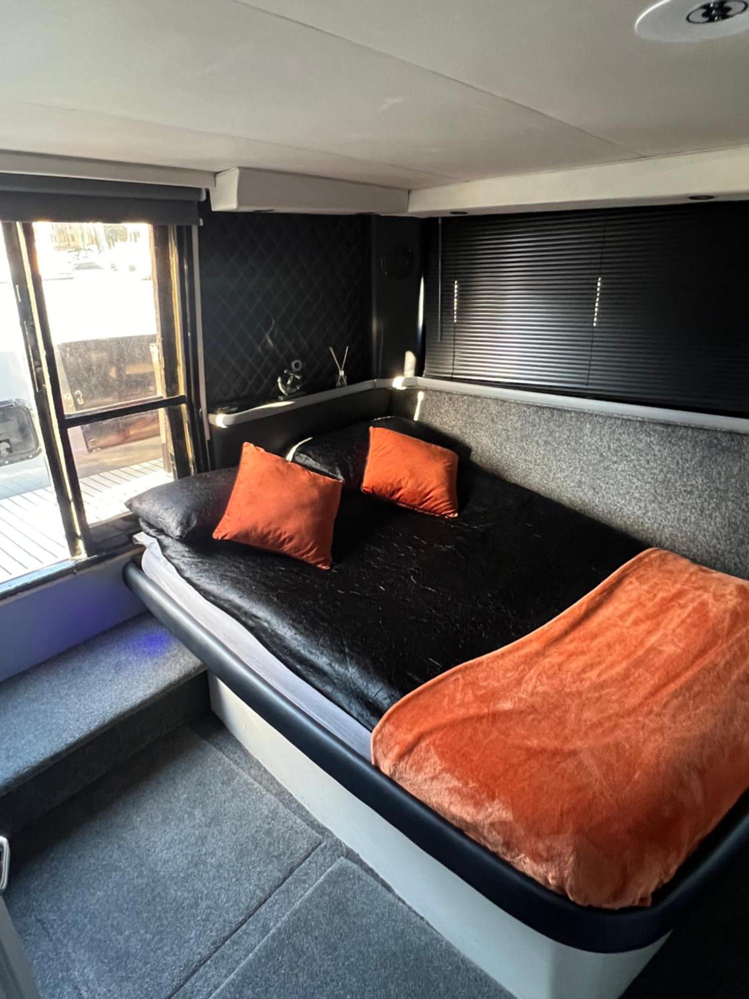 Yacht "X" - 44 Foot Modern Yacht On 5 Star Ocean Village Marina - Minutes Away From City Centre And Cruise Terminals, Free Parking ,Spa Package Available! Southampton Esterno foto